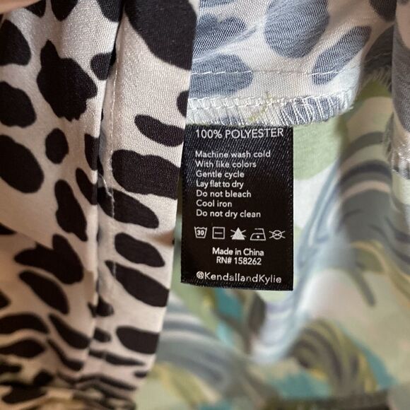 Kendall & Kylie Leopard Print Crop Top Button Down- Size small - Picture 8 of 9